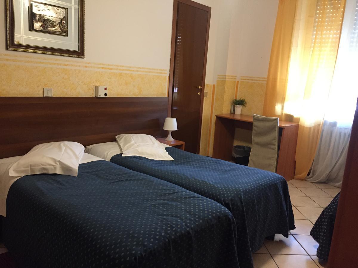 Hotel La Pace Milánó Kültér fotó